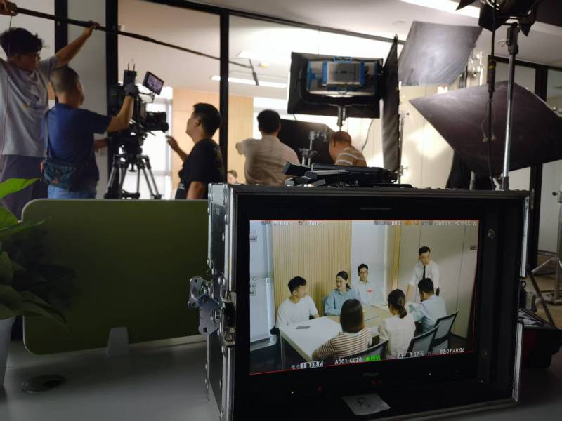 云城区TVC拍摄公司：科技产品视觉化大师，诠释未来感与功能美学